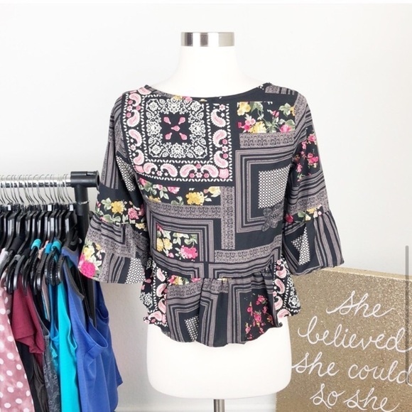 Runway Story floral ruffle crop top - Picture 4 of 7